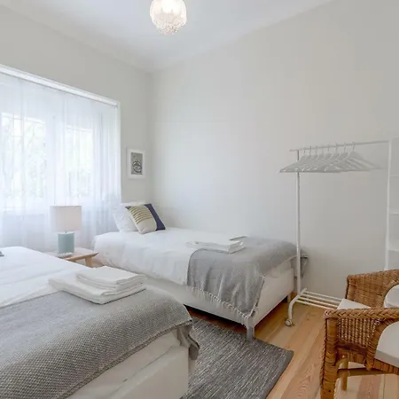 Sunny, Bright And Quiet Apartment, By Timecooler Lisboa