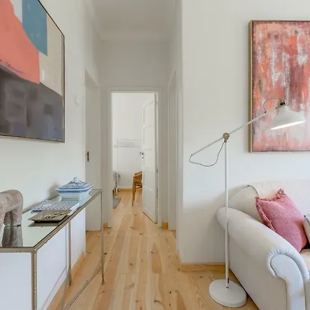 Sunny, Bright And Quiet Apartment, By Timecooler 公寓
