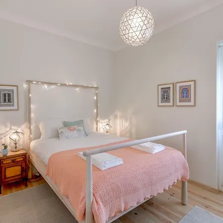 Sunny, Bright And Quiet Apartment, By Timecooler Lisboa