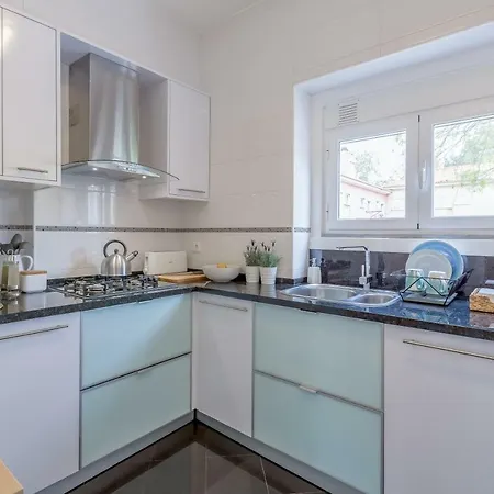 Sunny, Bright And Quiet Apartment, By Timecooler * Lisboa